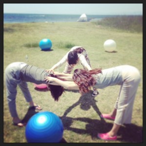 三人で仲良くストレッチ(^o^)